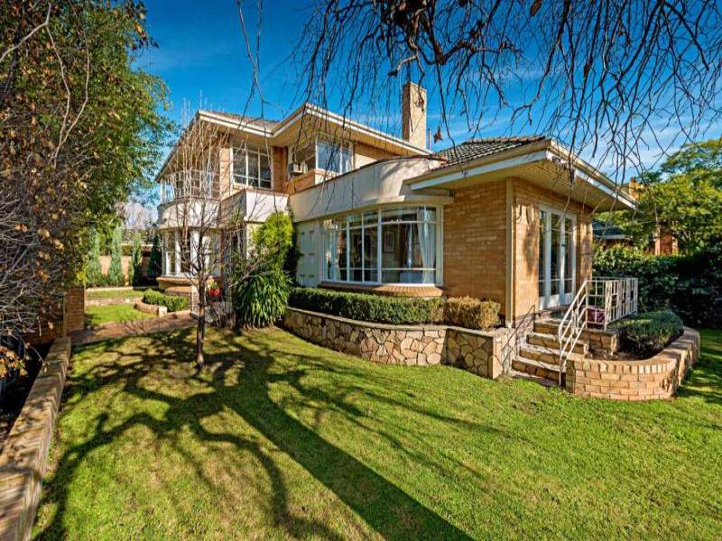 66 Napier Crescent, Essendon, Vic 3040 Property Details