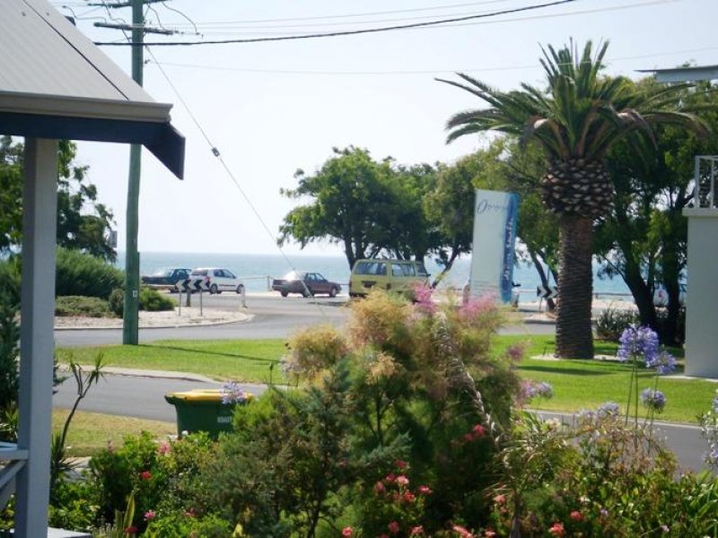 6 Thomas Street, West Busselton, WA 6280