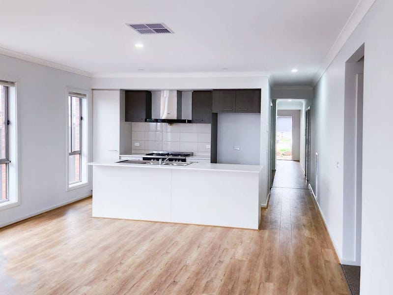 46 Adelong Boulevard, Cobblebank, Vic 3338 House for Rent