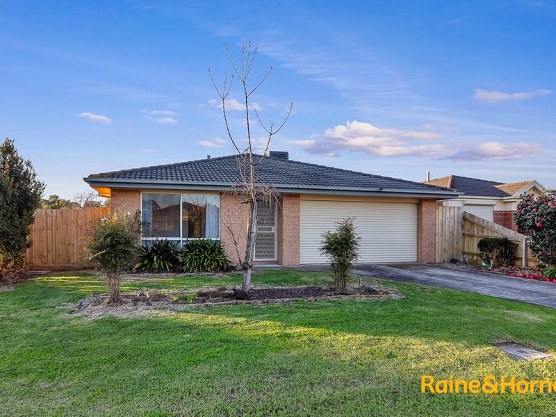 11 Mariner Close, Cranbourne North, VIC 3977