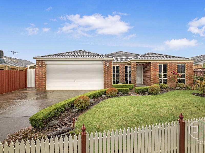 32 Brookland Greens Boulevard, Cranbourne, Vic 3977 Property Details