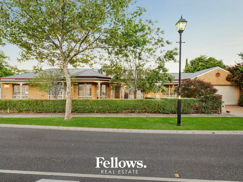 2 Hampton Court, Beaconsfield, VIC 3807