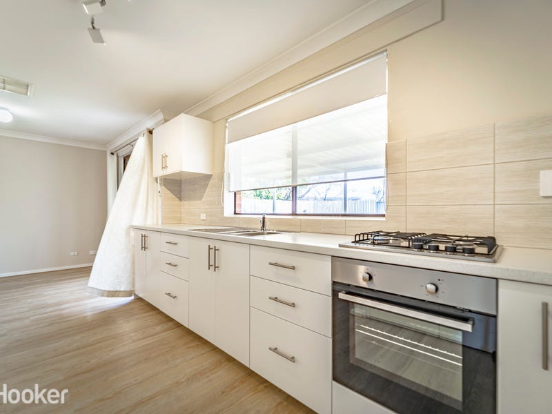 135 Charthouse Road, Waikiki, WA 6169 Property Details