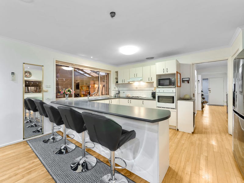 4 Dutton Close, Lynbrook, Vic 3975 Property Details