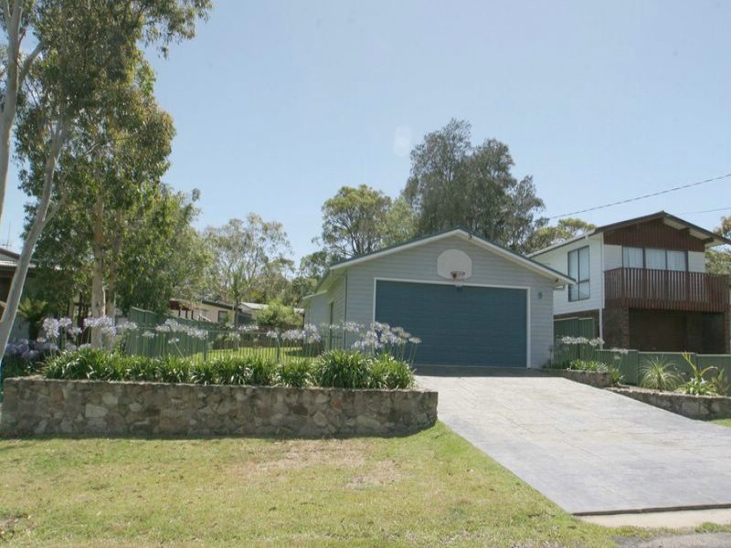 5 Lakeland Avenue, Berrara, NSW 2450 Property Details