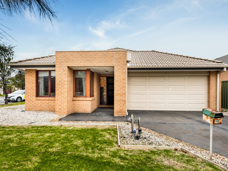 30 Edmund Street, Pakenham, VIC 3810