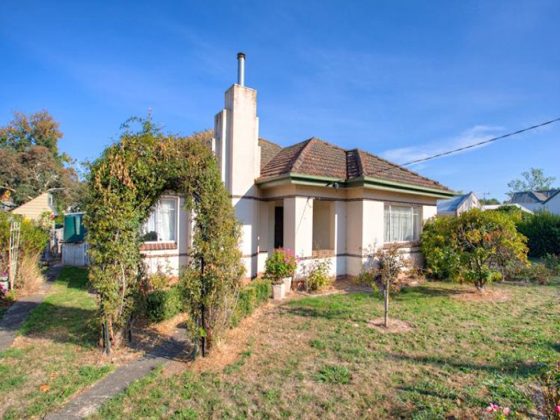 17 Albert Street, Creswick, VIC 3363