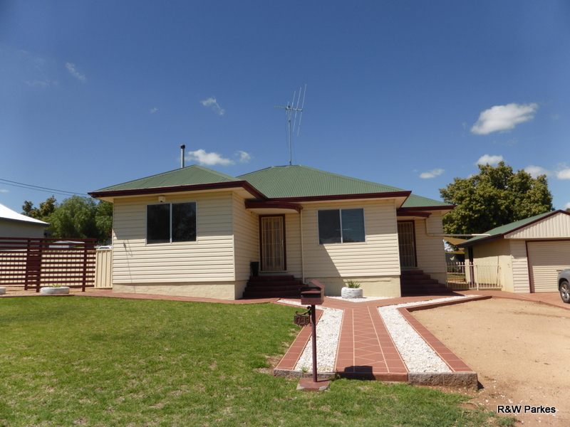 17 Callaghan Street, Parkes, NSW 2870 Property Details