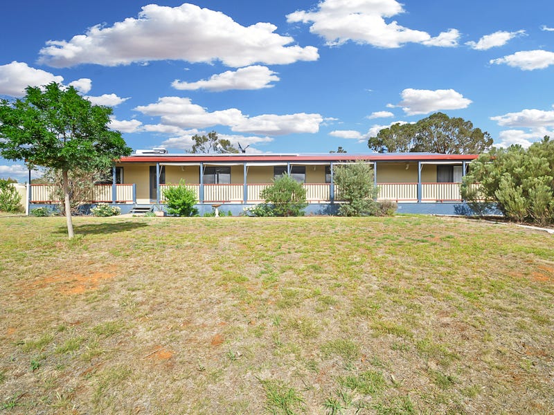 30 Tathra Drive, Junee, NSW 2663