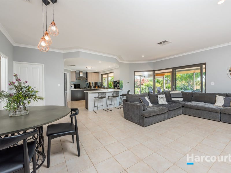 135 Meadowbrook Ramble, Bullsbrook, WA 6084 Property Details