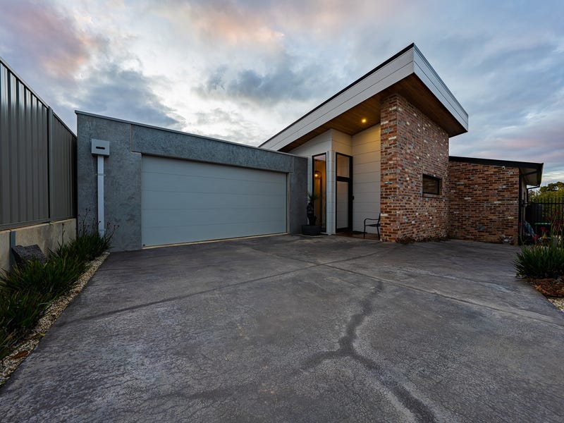 1/18A Elwood Drive, Strathdale, Vic 3550 Property Details