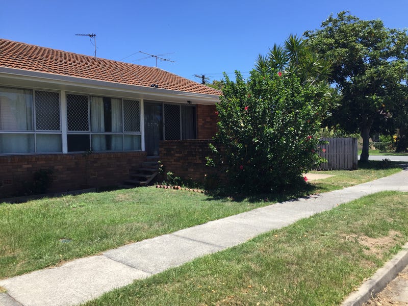 1/4 Rosalind Avenue, Paradise Point, QLD 4216