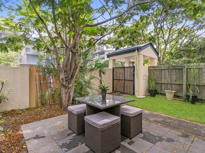 2/46 Cunningham Street, Taringa, Qld 4068 Property Details