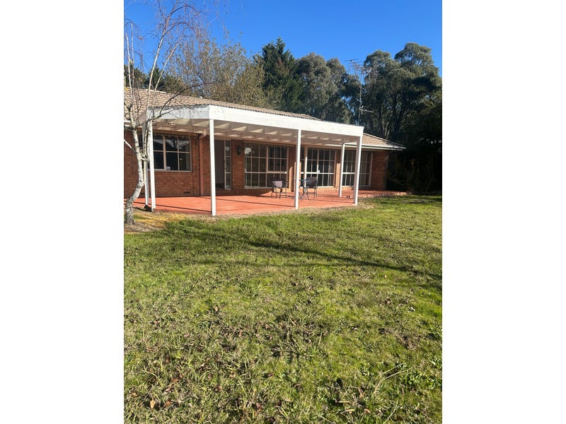 3 Myrtle Grove Road, Ballan, Vic 3342 House for Rent