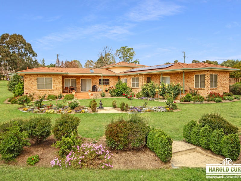 105 East Street, Tenterfield, NSW 2372 House for Sale