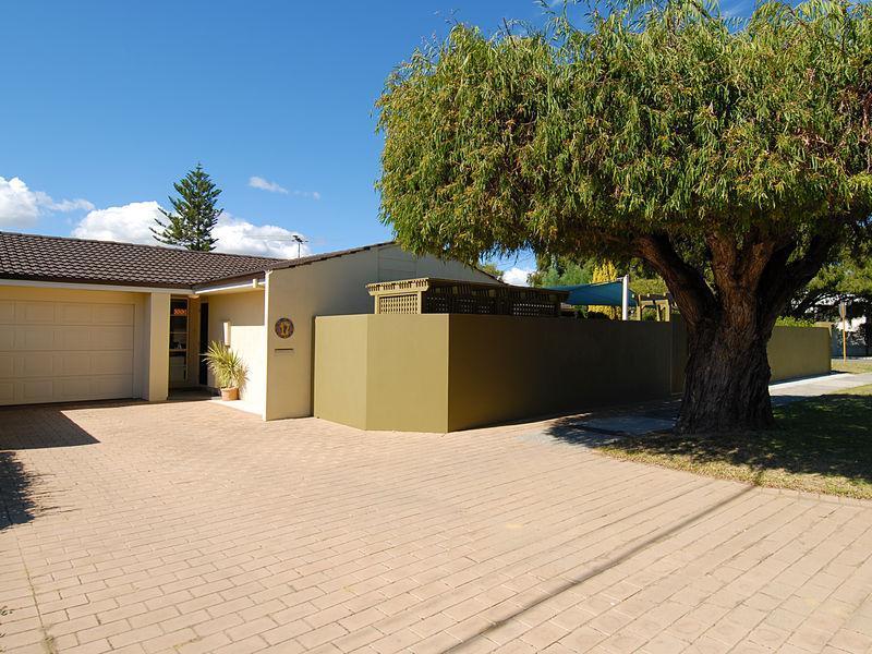 17 Flora Terrace, Watermans Bay, WA 6020