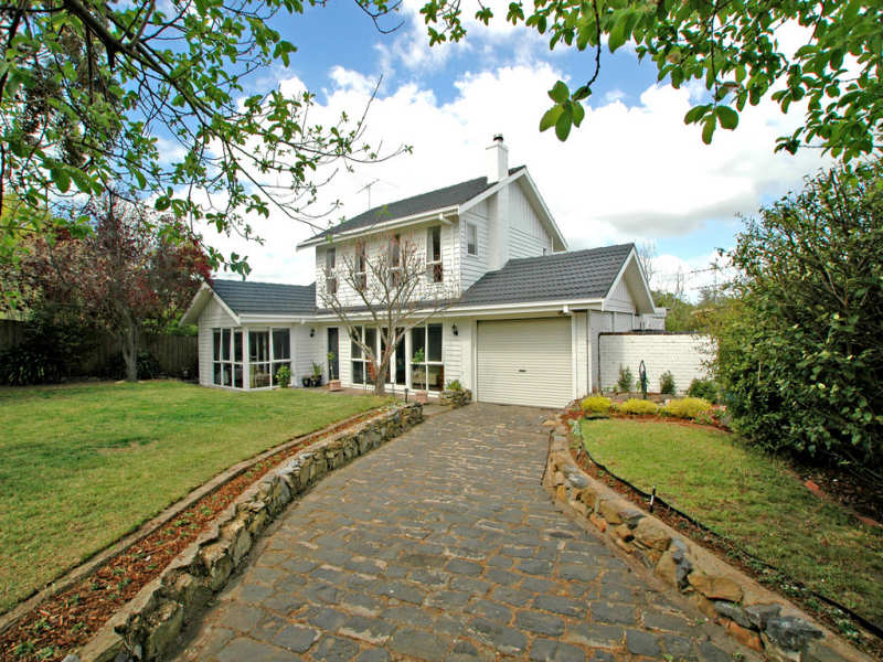 11 Reigate Road, Highton, Vic 3216 Property Details