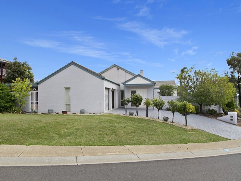 7 Golden Glade, Strathdale, Vic 3550 Property Details