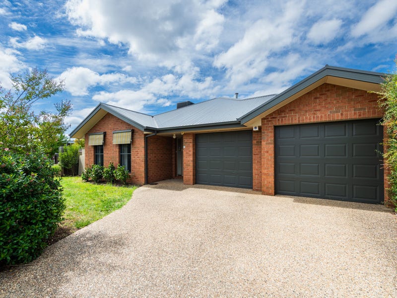 44 Stonehaven Circuit, Queanbeyan, NSW 2620 House for Sale