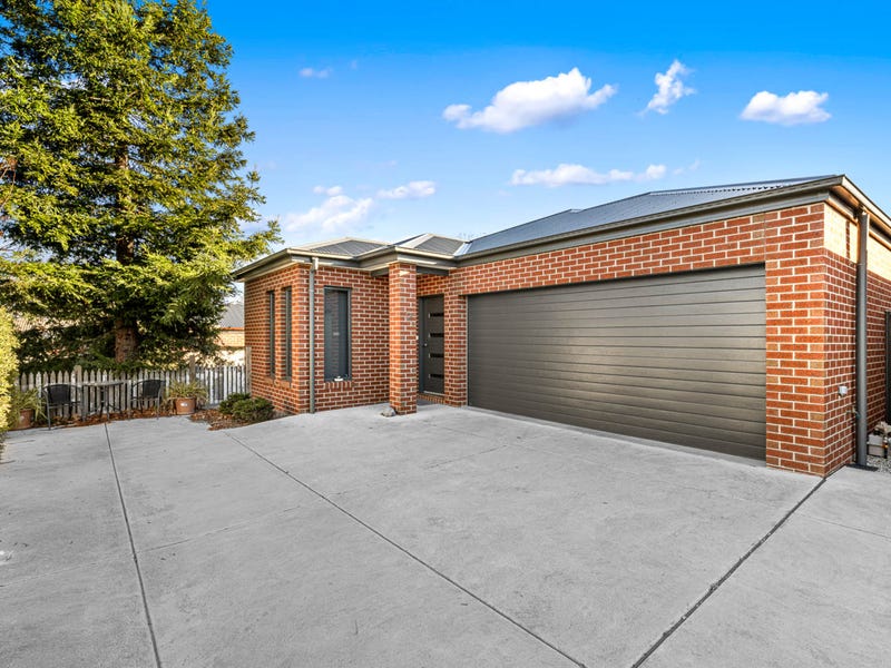 2/112A Yarrowee Parade, Redan, Vic 3350 Townhouse for Sale