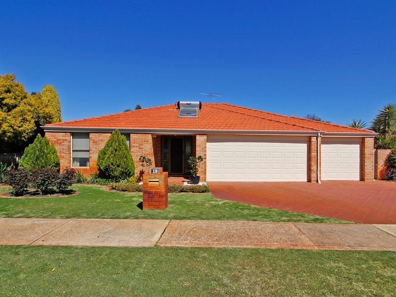 19 Aitken Drive, Winthrop, WA 6150 Property Details