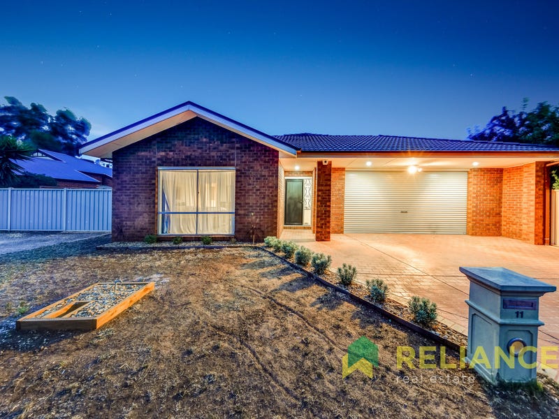 11 Dunrossil Court, Brookfield, VIC 3338