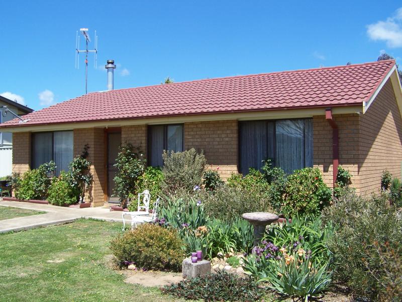 12 Adams Street, Gunning, NSW 2581 Property Details