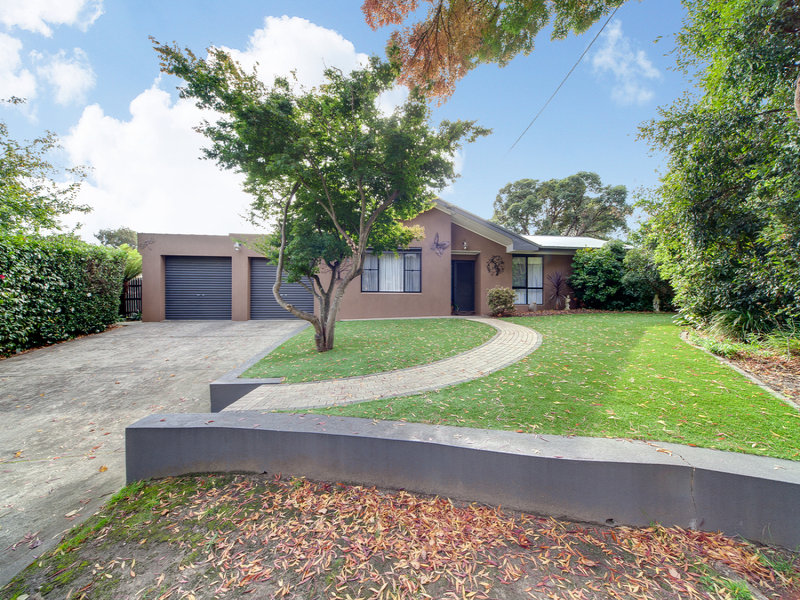 15 Roundhay Court, Berwick, Vic 3806 Property Details