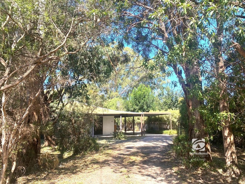 37 Fourth Avenue, Raymond Island, VIC 3880