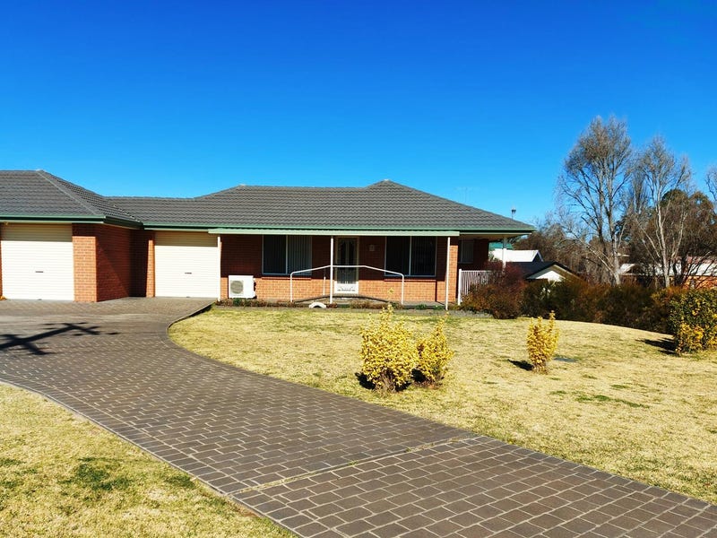 2/16A Hill Street, Uralla, NSW 2358 Property Details