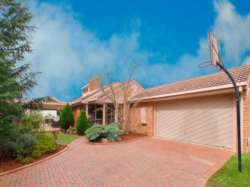 1 SUMMERHILL PARK DRIVE, Mooroolbark, Vic 3138 Property Details