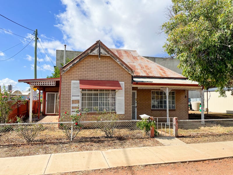 94 Polaris Street, Temora, NSW 2666 Property Details