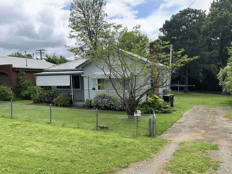 136 Capper Street, Tumut, NSW 2720 House for Rent