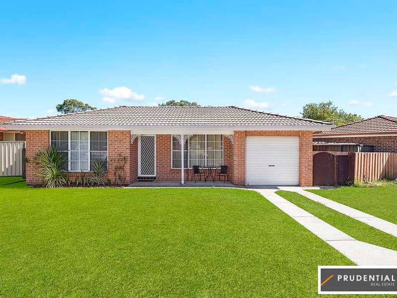10 Briggs Place, St Helens Park, NSW 2560