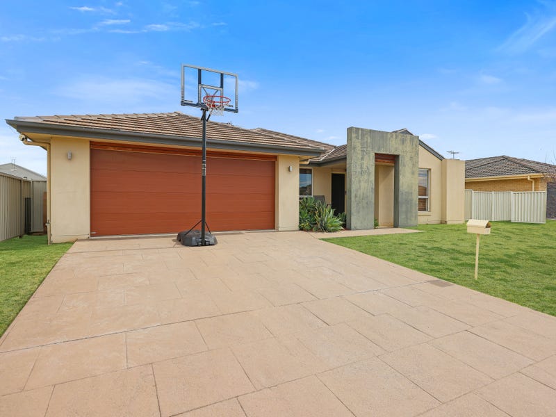 18 Bowman Drive, Tamworth, NSW 2340 Property Details