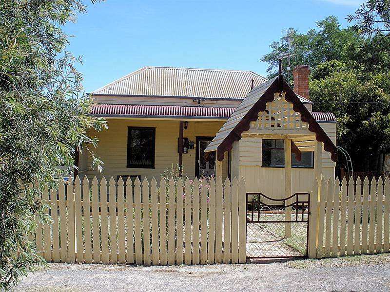 4 Emmett Street, Ouyen, Vic 3490 Property Details