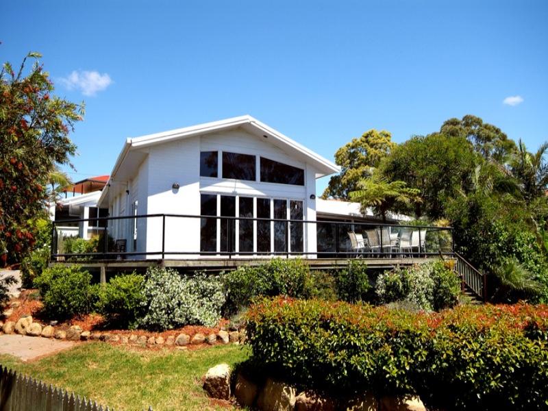 8 Scenic Cres, Blue Mountain Heights, QLD 4350