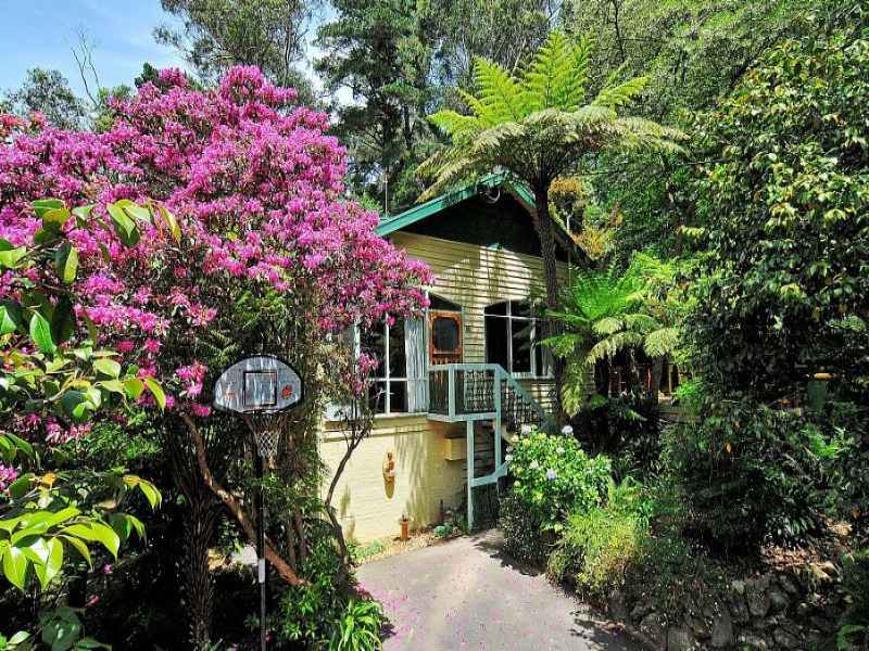 81 BelgraveGembrook Road, Belgrave, Vic 3160 Property Details