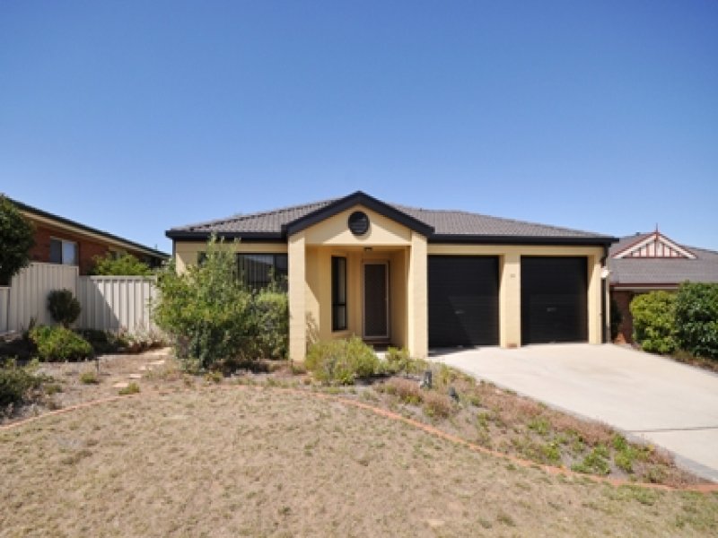 59 Thomas Royal Gardens, Queanbeyan East, NSW 2620