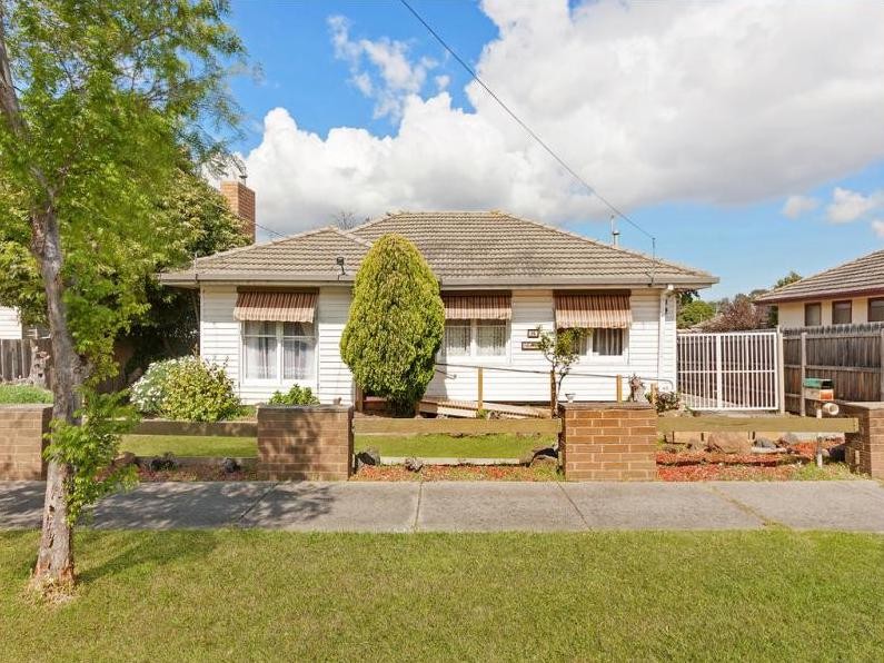 8 Evans Cres, Reservoir, VIC 3073