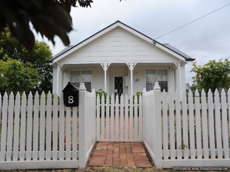 8 Anderson Street, Bairnsdale, Vic 3875 Property Details