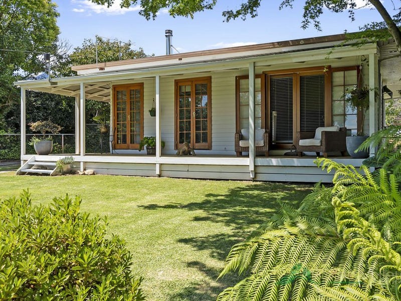 64 Lakeside Avenue, Mount Beauty, VIC 3699