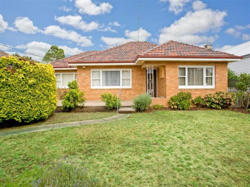 49 Sinclair Street, Colac, Vic 3250 - Property Details