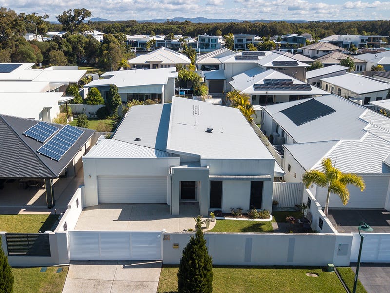 18 Bond Street, Pelican Waters, QLD 4551