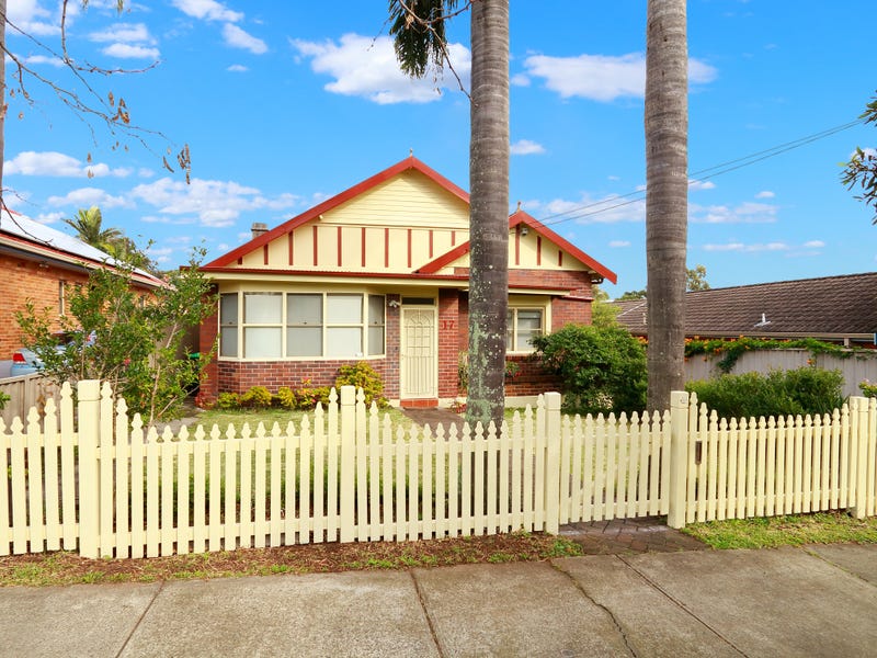 17 Queensbury Road, Penshurst, NSW 2222