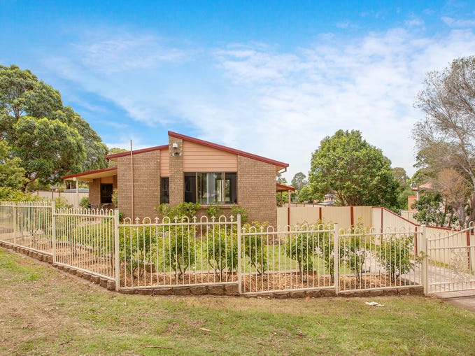 1 Sabre Crescent, Holsworthy, NSW 2173 Property Details