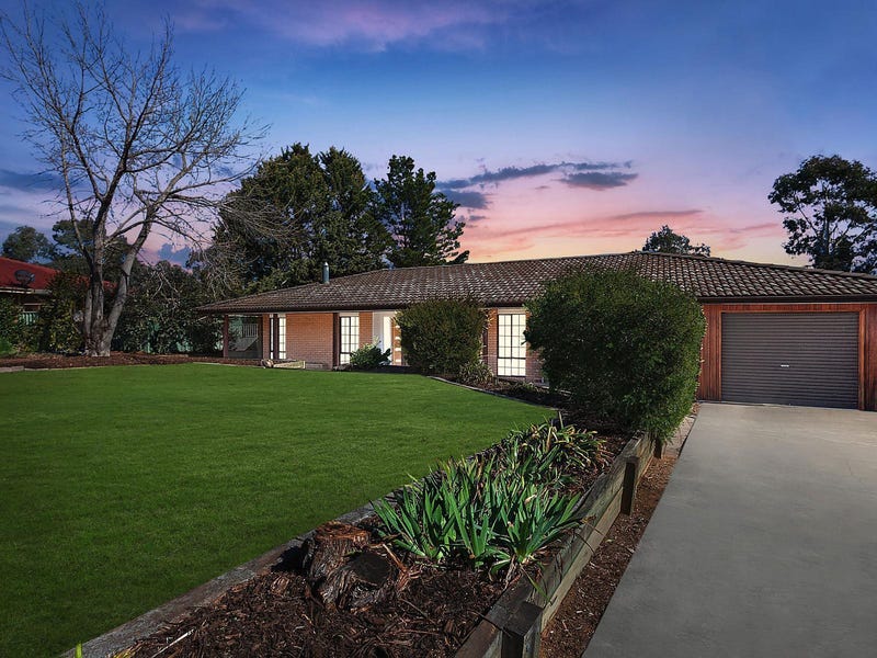 8 Haugh Place, Oxley, ACT 2903 Property Details