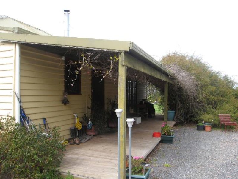 2172 Ballanmeredith Road, Mount Wallace, VIC 3342