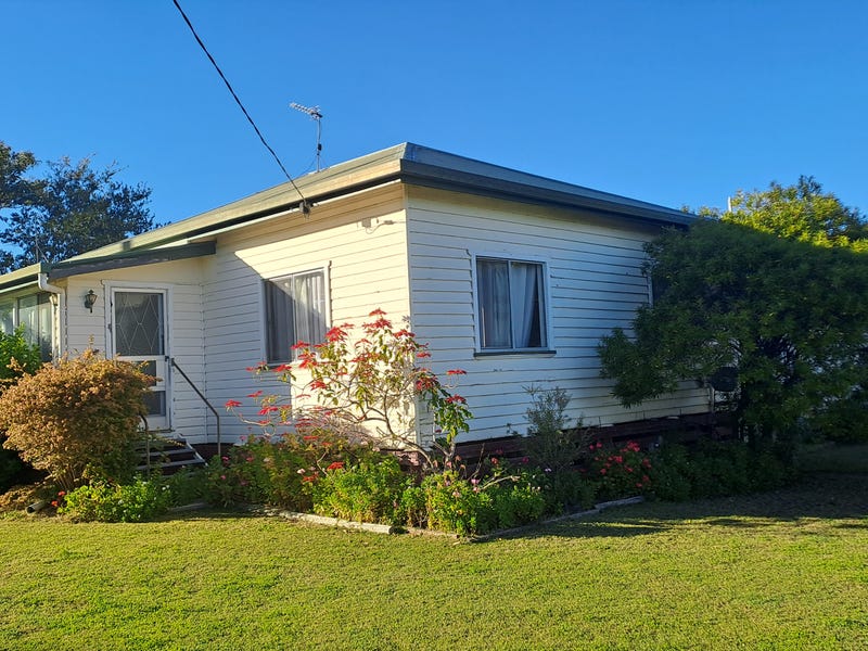 16 Young Street, Pittsworth, Qld 4356 House for Sale