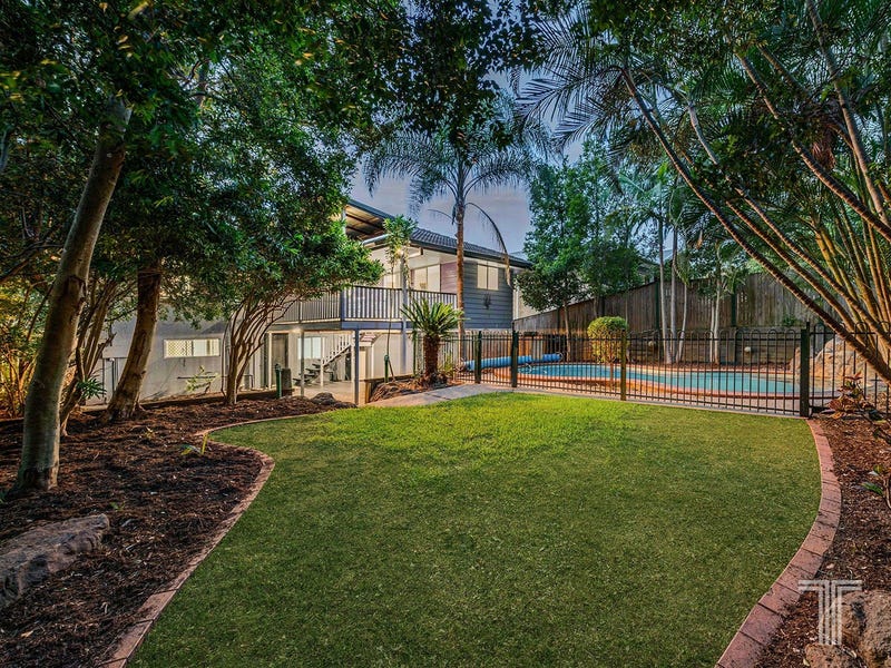 68 Brodie Street Holland Park West QLD 4121 realestate .au